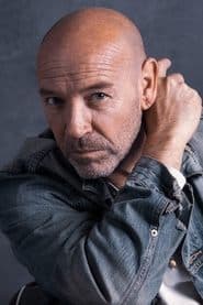 阿里尔·卡萨斯